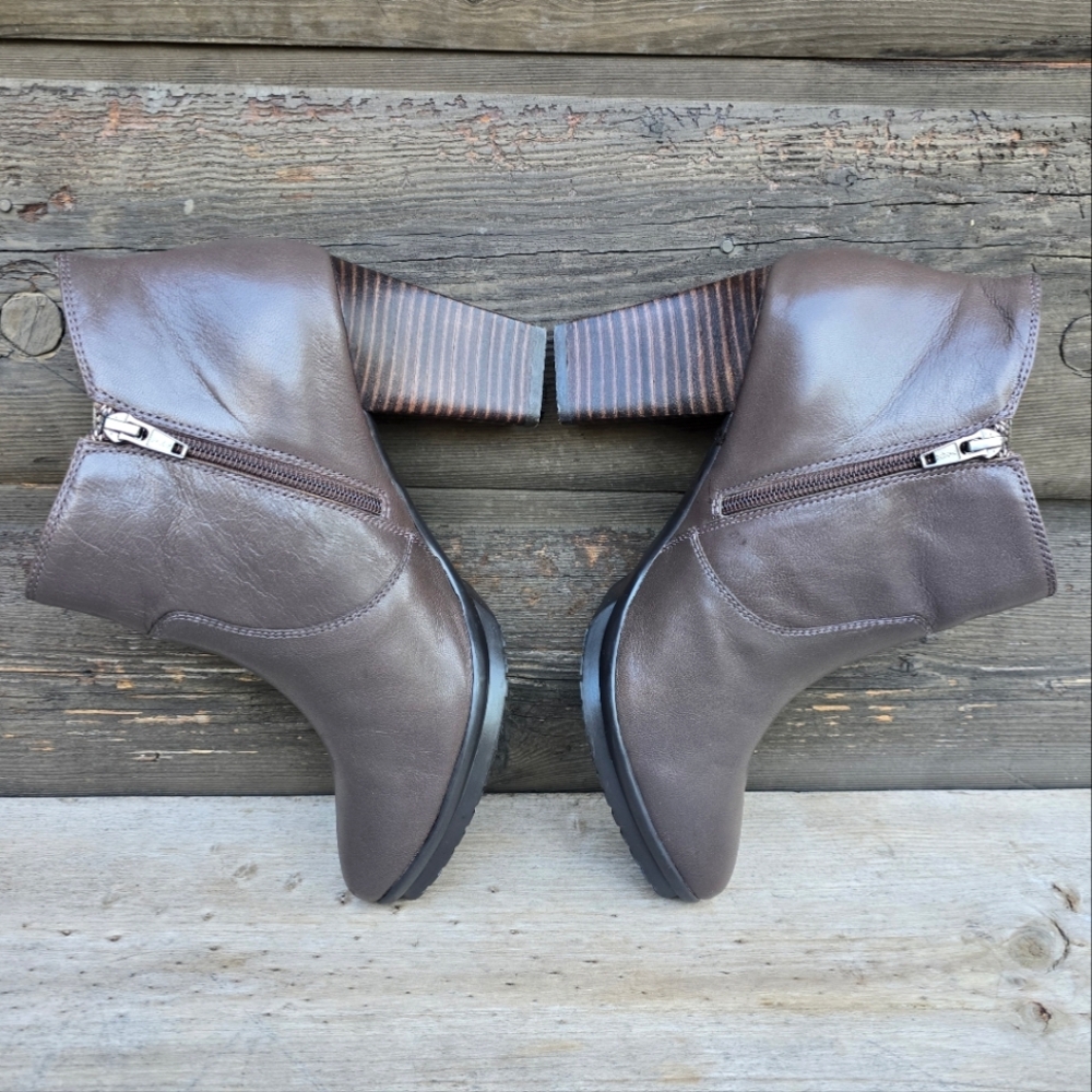 Easy Spirit Kassandra Modern Western Minimalist Antigravity Comfort Bootie 9W - Picture 12 of 16